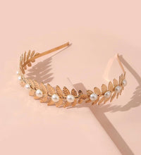 Load image into Gallery viewer, Girl Faux Pearl &amp; Leaf Headband
